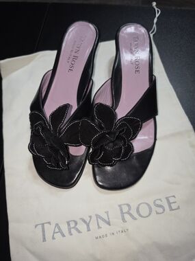 EUC Taryn Rose Black Floral Leather Slide Sandals Size 37 1/2